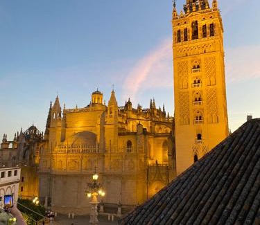 Distrito Macarena Apartment | Family-Friendly Bollywood Vibes in Sevilla for All Travelers