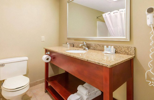 Georgetown House | An Intimate & Romantic Getaway! Free Breakfast