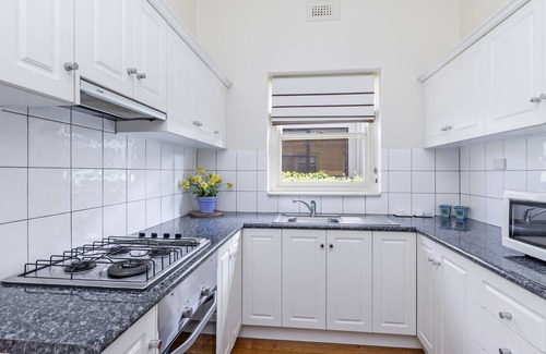 Warrnambool House | Inviting Retreat with Oceanfront Views and Family Amenities