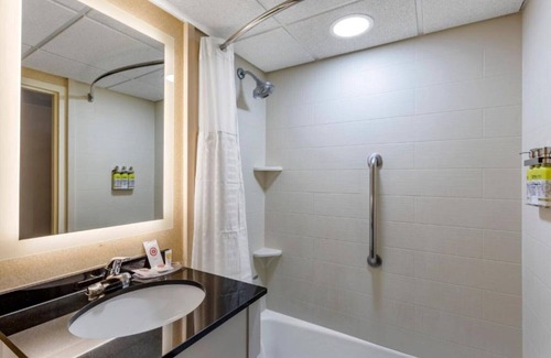 Paramus House | Relaxing Getaway Near NYC with Spa and Hot Tub Amenities