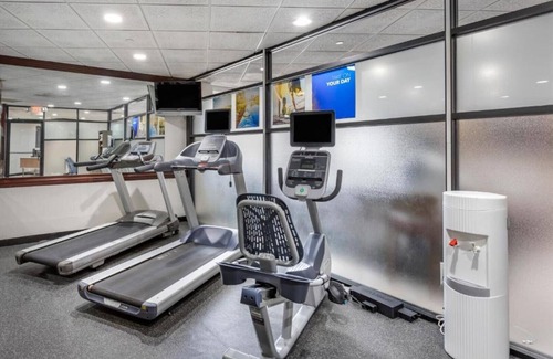 Paramus House | Relaxing Getaway Near NYC with Spa and Hot Tub Amenities