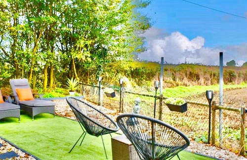 Sudbury Cabin | Serene Escape in the Suffolk Countryside with Breakfast Included