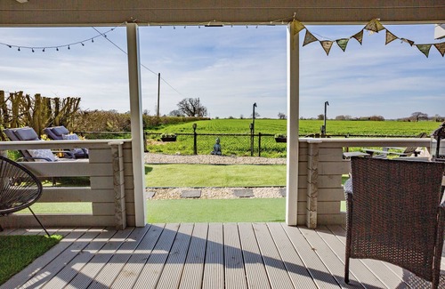 Sudbury Cabin | Serene Escape in the Suffolk Countryside with Breakfast Included