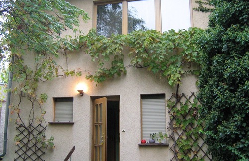 Lausen Apartment | Serene Retreat by Kulkwitzer See: Pool, Garden & Relaxation