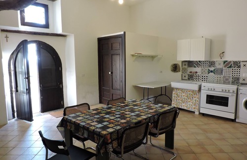 Fisciano House | A Tranquil Retreat in Monti Picentini Park with Breakfast