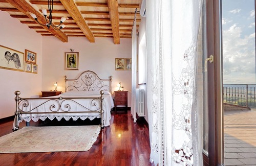 Appignano House | An old country house recently renewed for a magic stay!
