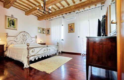Appignano House | An old country house recently renewed for a magic stay!
