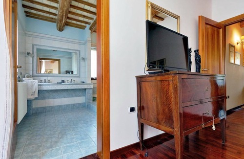 Appignano House | An old country house recently renewed for a magic stay!