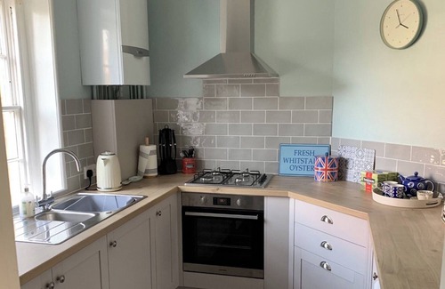 Felpham Cottage | Exclusive Coastguard’s Cottage with Beach Access and Views