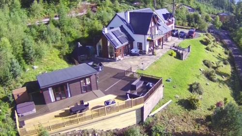 Spean Bridge Apartment | Outdoor Haven for Enthusiasts with Hot Tub & Pet-Friendly Stay