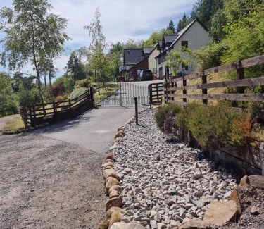 Spean Bridge Apartment | Outdoor Haven for Enthusiasts with Hot Tub & Pet-Friendly Stay