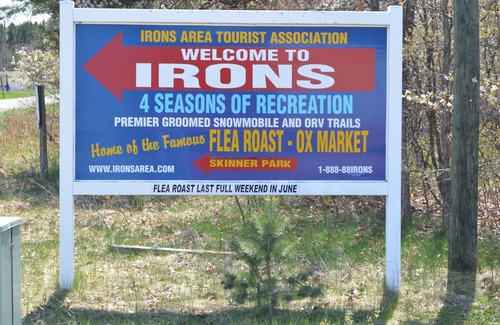 Irons Cabin | Nature Retreat Near Manistee National Forest with Breakfast