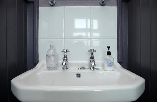 Ballydavid Bed & Breakfast | Relaxing Oceanfront Retreat at An Riasc B&B - 4 Stars