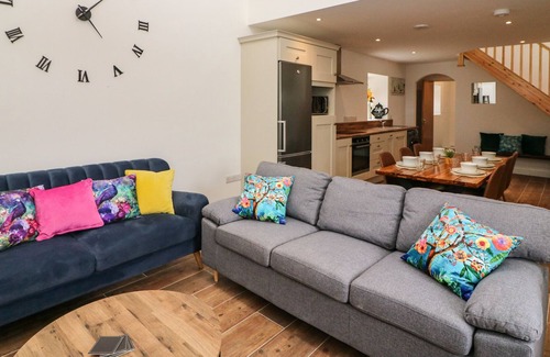 Killarney Cottage | Family-Friendly Getaway at An Sean Teach in Killarney