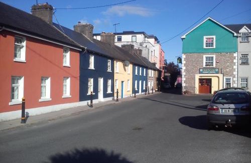 Midleton House | Discover An Stór Townhouse: Pet-Friendly & Family Ready