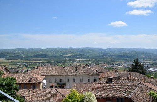 Guarene Apartment | Discover An tij slè - Family-Friendly in the Village Heart