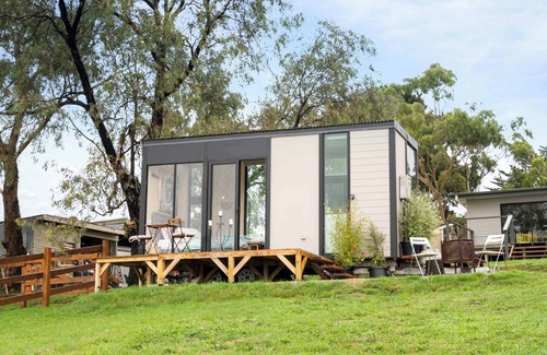 Dixons Creek House | Experience Unforgettable Views with Family-Friendly Amenities