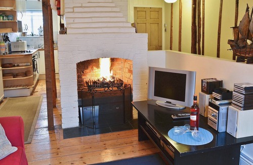 Rye Cottage | Unique Two-Storey Apartment with Ocean View and Open Fire