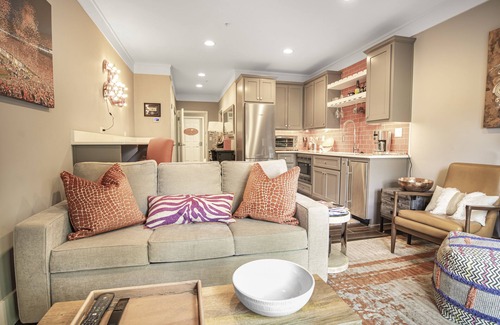 Clemson Apartment | Modern Studio Apartment Steps from Campus with Pool Access