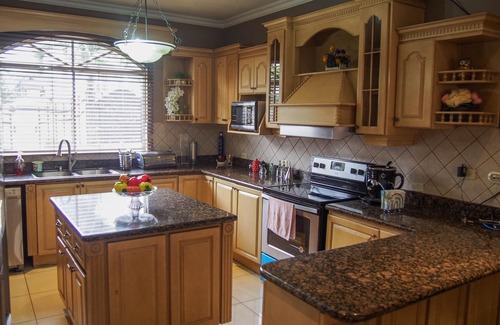 Ciudad Cariari House | Ana's Place: Ideal Home for Up to 10 Guests