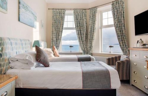 Maenporth Hotel | Experience Anacapri: 5-Star Hotel with High Guest Ratings