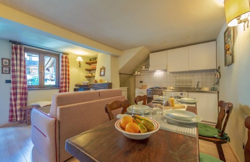 La Salle Apartment | Cozy Anais Apartment: Central Location & Free WiFi