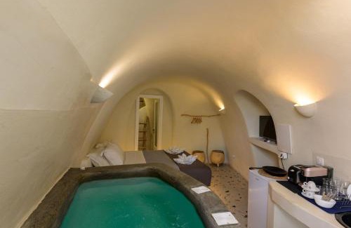 Fira Hotel | Anaktos Cave Houses
