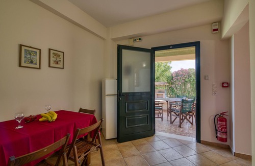 Andravida-Kyllini House | Beachfront Analipsi Villas: Family-Friendly Ocean Views