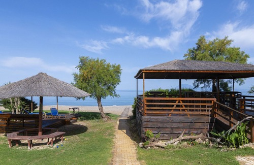 Andravida-Kyllini House | Beachfront Analipsi Villas: Family-Friendly Ocean Views