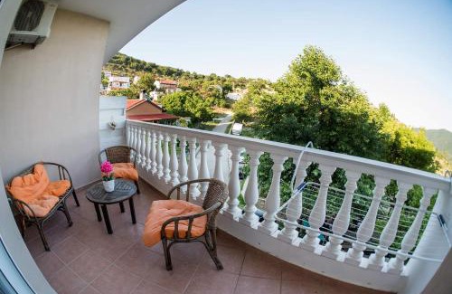 Agrelia Apartment | Experience Anamniseis: Pet-Friendly with Top Ratings!
