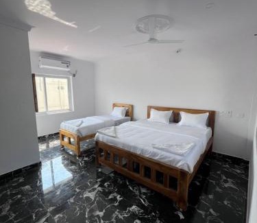 Mahabalipuram Beach Hotel | Cozy ANAND Beach Guesthouse with Pet-Friendly Amenities