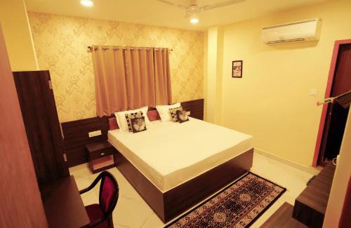 Varanasi House | Discover Anand Kanan: Family-Friendly Stay with Top Ratings