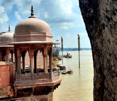 Varanasi House | Discover Anand Kanan: Family-Friendly Stay with Top Ratings