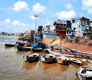 Varanasi House | Discover Anand Kanan: Family-Friendly Stay with Top Ratings