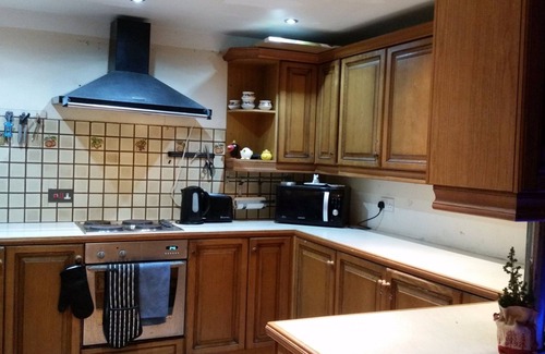 Royal Tunbridge Wells House | Comfortable Stay at Anand Lodge with Family-Friendly Amenities