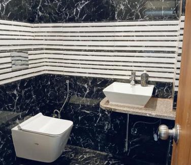 Varanasi Hotel | Budget-Friendly Stay at Anandam with Family Amenities