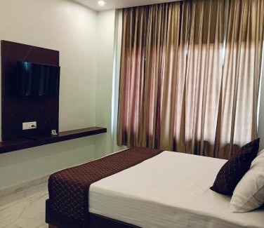 Varanasi Hotel | Budget-Friendly Stay at Anandam with Family Amenities