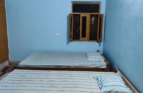 Bodh Gaya House | Cozy Anandshree Guest House with Hot Tub & Child-Friendly Amenities