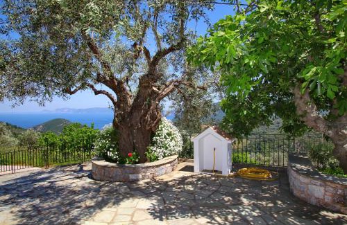 Skopelos Town House | Cozy Anania Cottage: Pet and Child Friendly Retreat