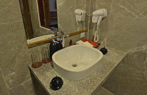 Nga Phe Chaung Hotel | Experience Ananta Inlay Resort: Family-Friendly Retreat