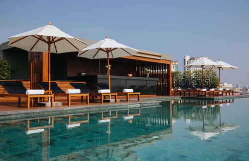 Chang Khlan Apartment | Elegant Anantara Chiang Mai Serviced Suites with Spa & Pool