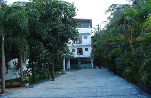 Vavuniya Hotel | Budget-Friendly Ananthi Hotels with Pool and Breakfast Included