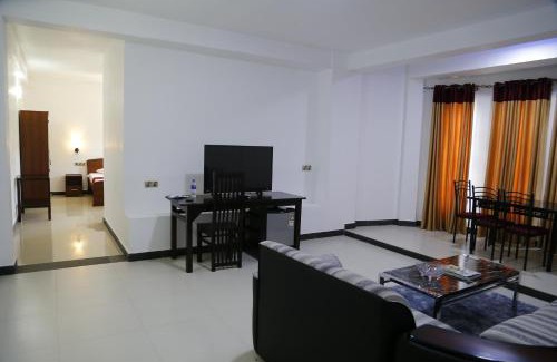 Vavuniya Hotel | Budget-Friendly Ananthi Hotels with Pool and Breakfast Included