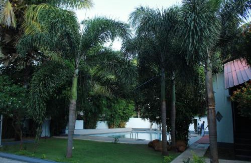 Vavuniya Hotel | Budget-Friendly Ananthi Hotels with Pool and Breakfast Included