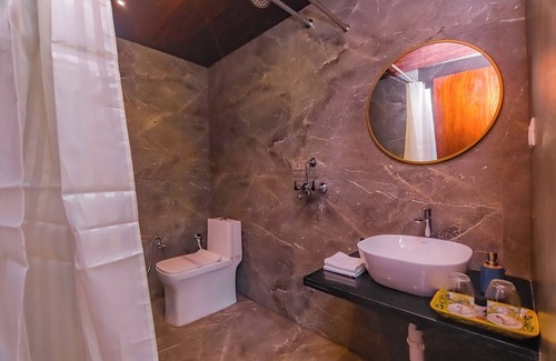 Sawai Madhopur Hotel | Relax at Ananyamaya Nature Lodge with Pool & Family Amenities