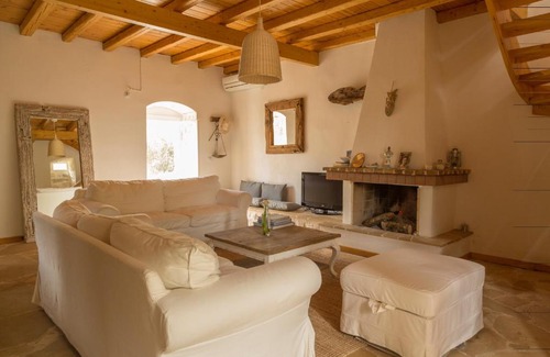 Tselendata House | Ocean View Comfort at Anapama: Family-Friendly Retreat