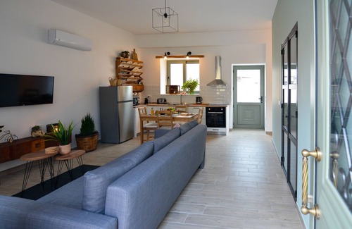 Embonas House | Relax at Anassa Mountain House with Pool & Breakfast
