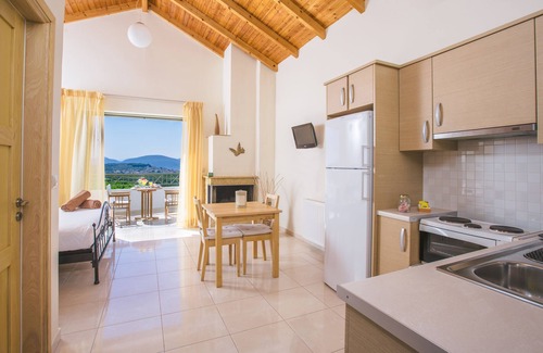 Nea Tirintha House | Discover Anassia Villas: Ocean View with Pool & Breakfast