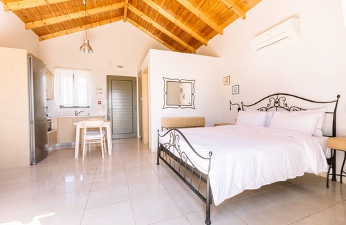 Nea Tirintha House | Discover Anassia Villas: Ocean View with Pool & Breakfast