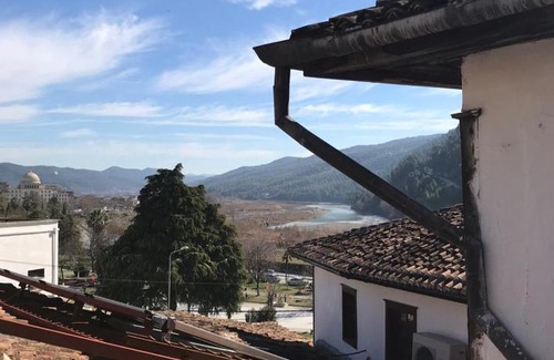 Berat House | Budget-Friendly Stay at Anastas Guesthouse with Pool Access